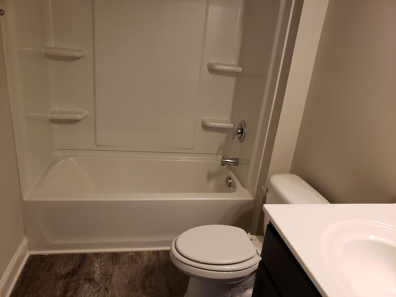 300 Addison Ct - Photo 7 of 20