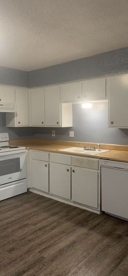 1305 Indian Trail (A-D) - Photo 2 of 15