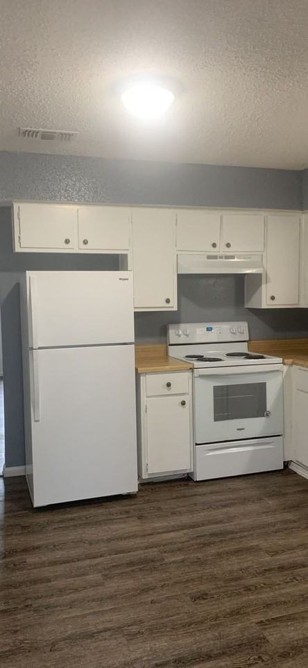 1305 Indian Trail (A-D) - Photo 3 of 15