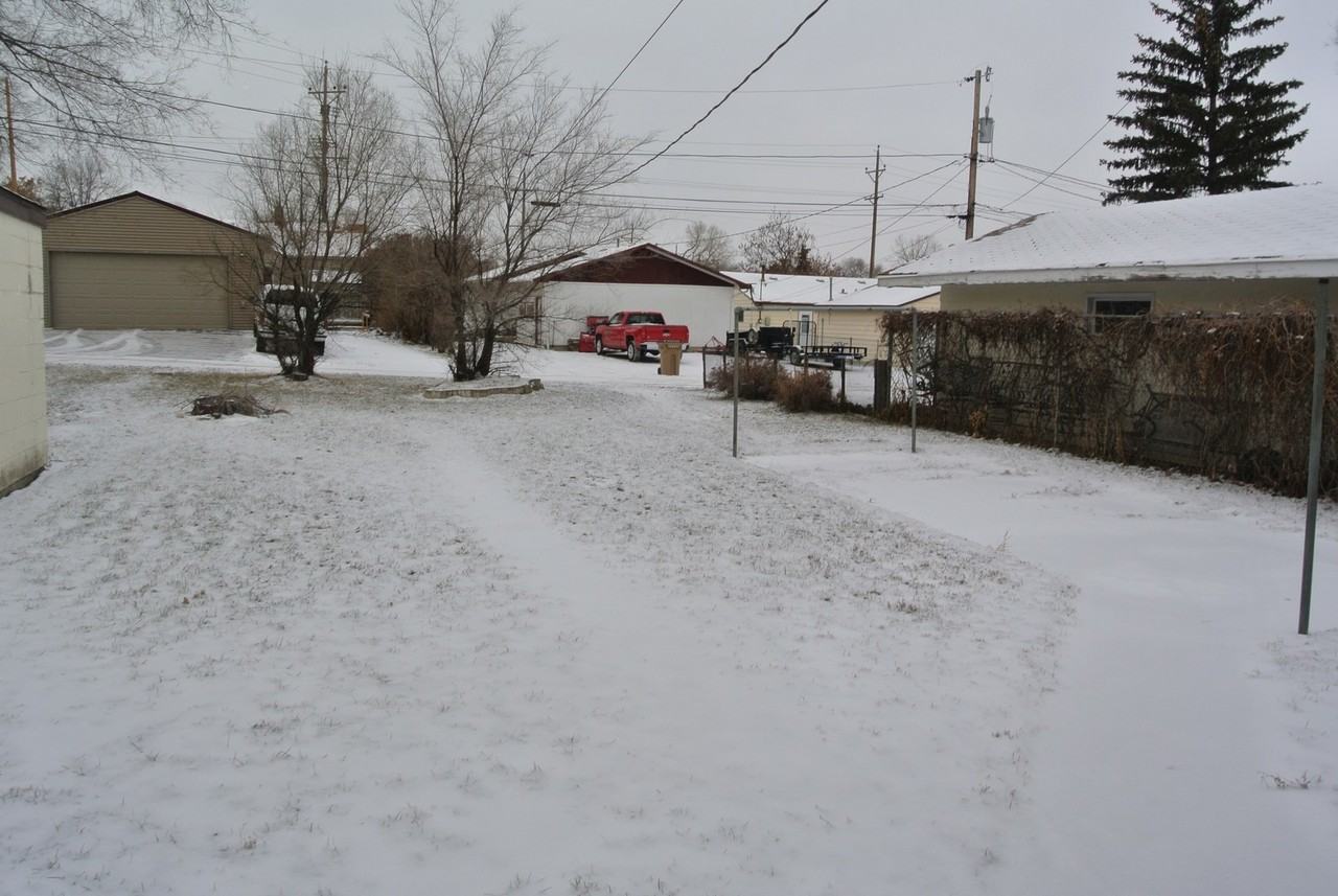 616 616 14th St SE - Photo 3 of 13