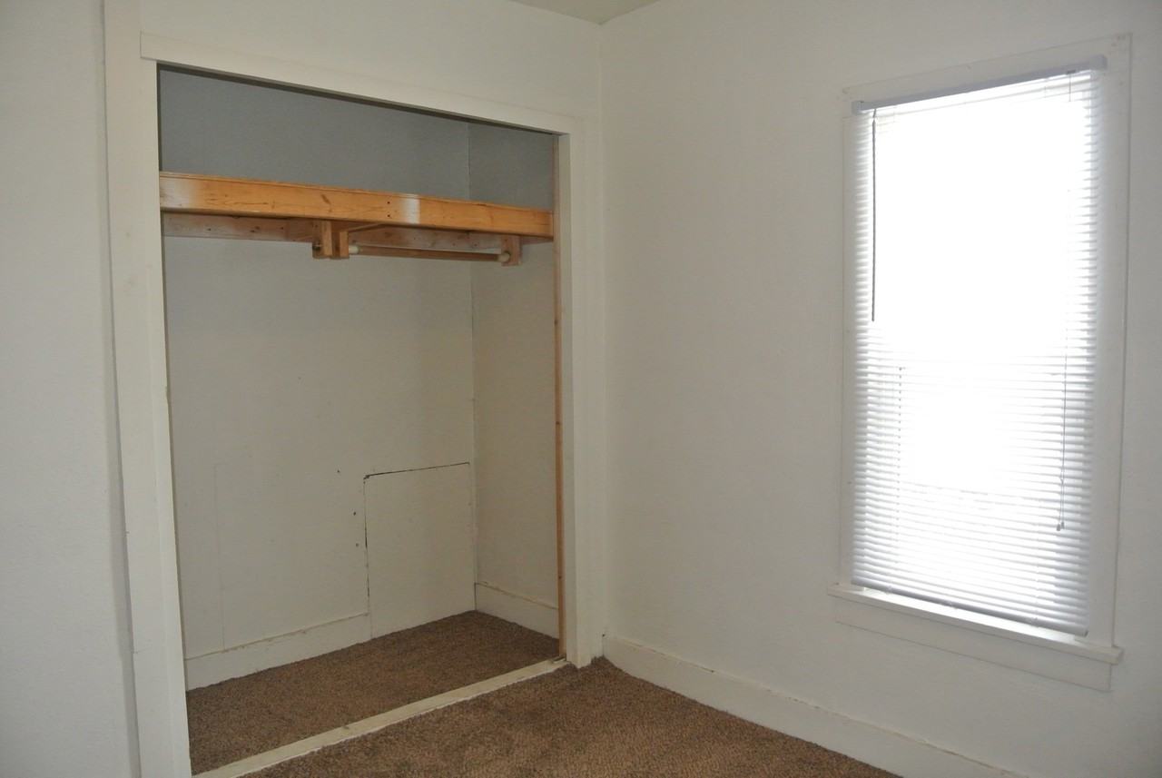 616 616 14th St SE - Photo 6 of 13