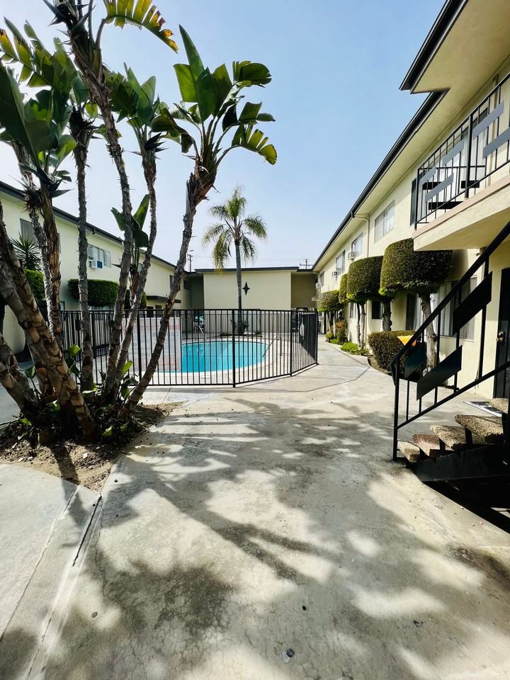 Merriwood Continental Apts. - Photo 2 of 6