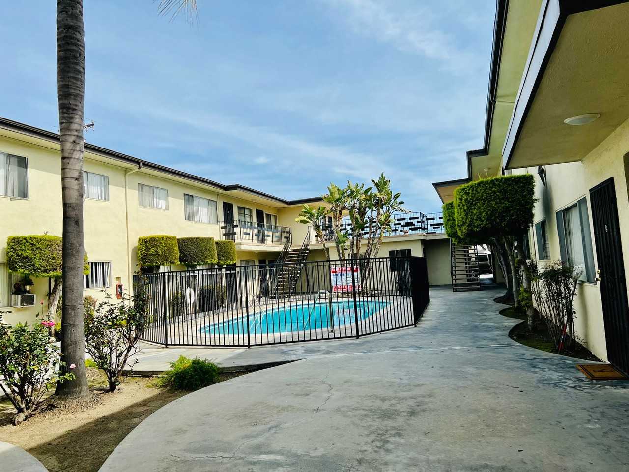 Merriwood Continental Apts. - Photo 3 of 6