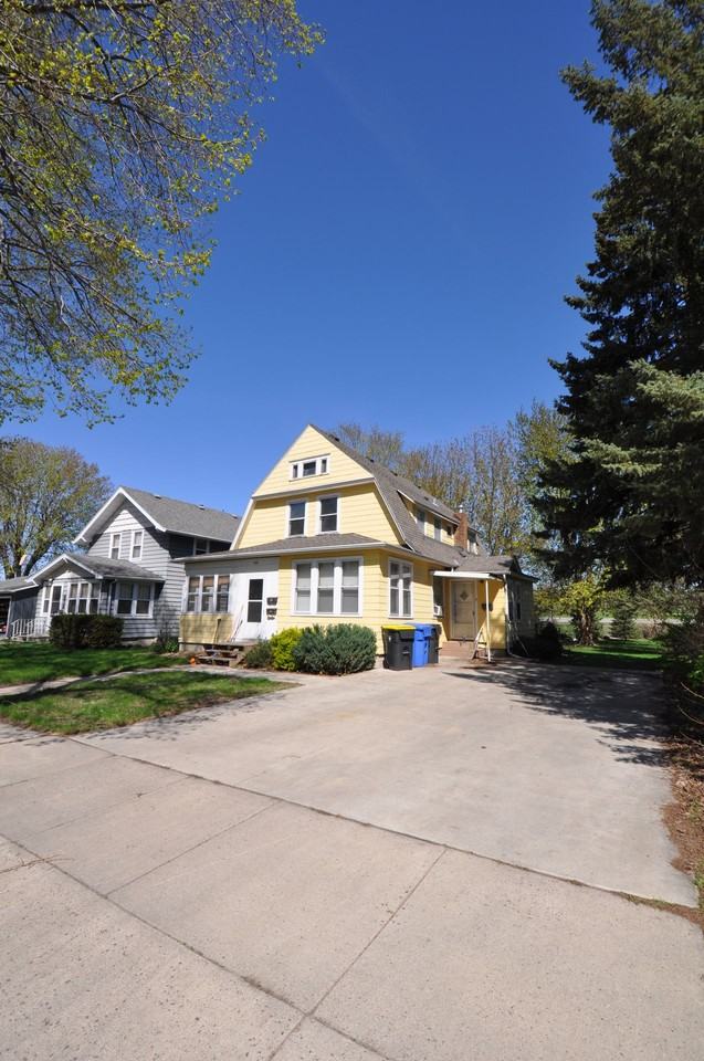 914 Lyndale - Photo 3 of 3