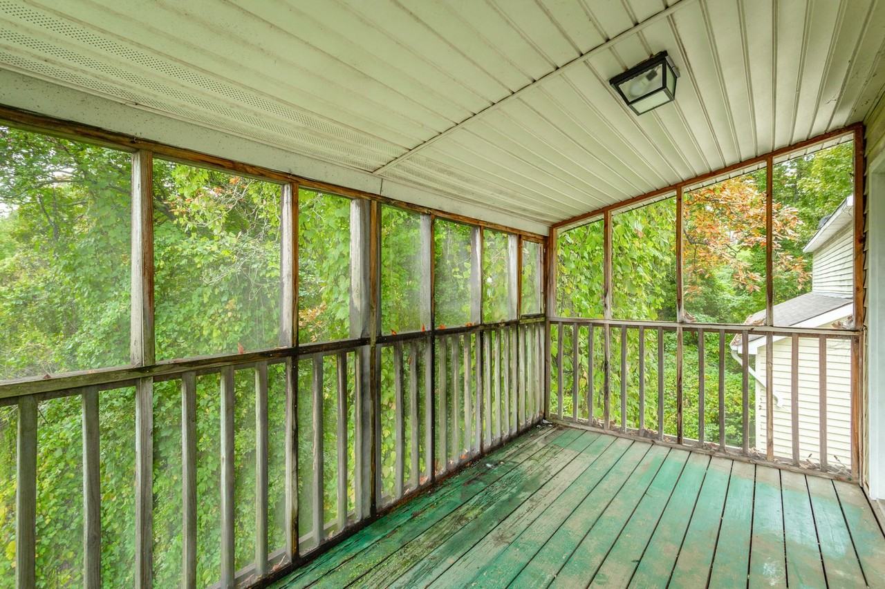 3396 Shadowlawn Drive - Photo 2 of 35