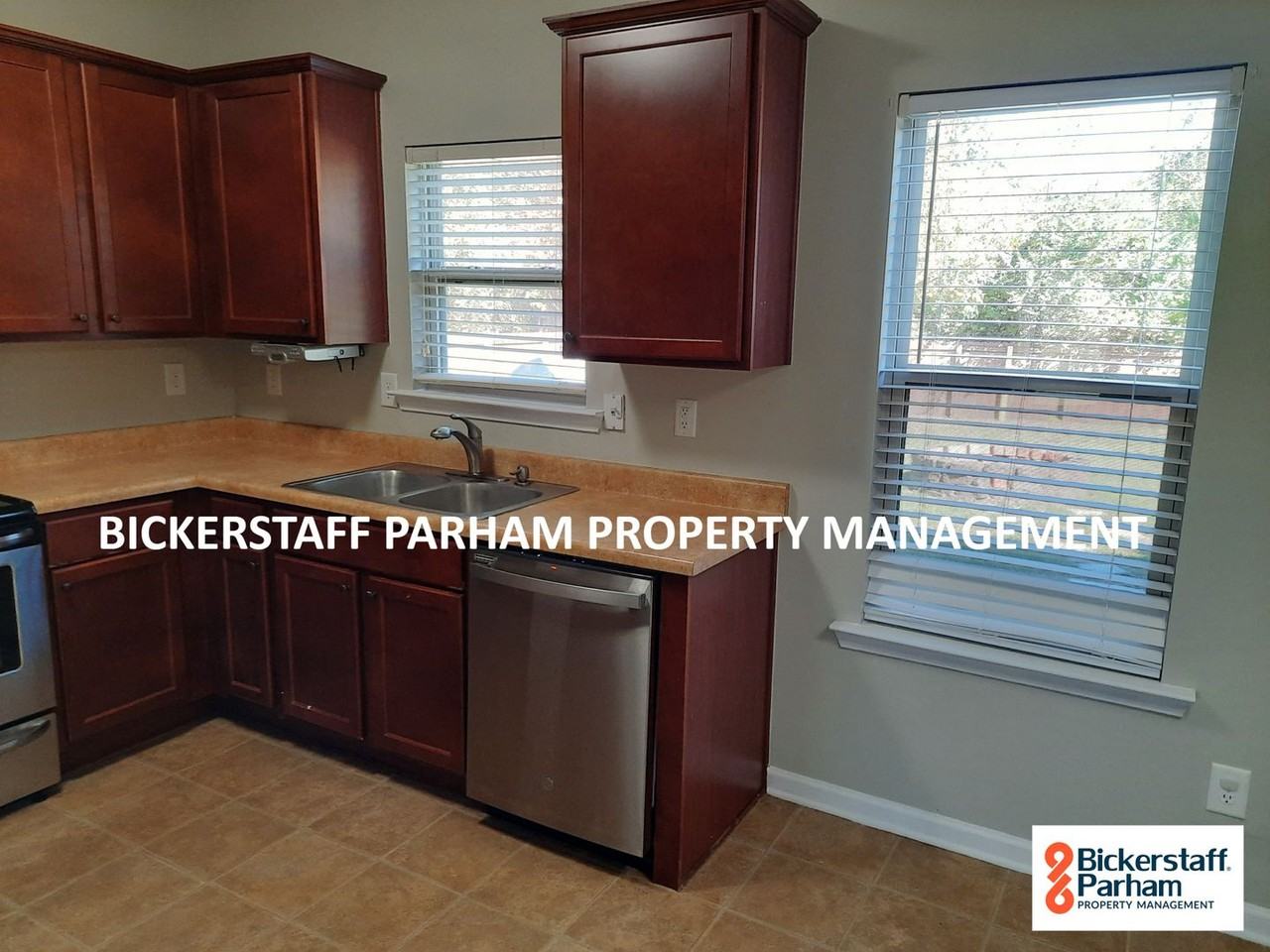 15 Churchhill Dr - Photo 5 of 32