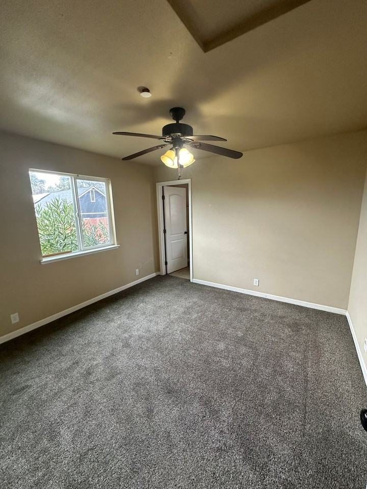 10642B 10th St - Photo 3 of 4