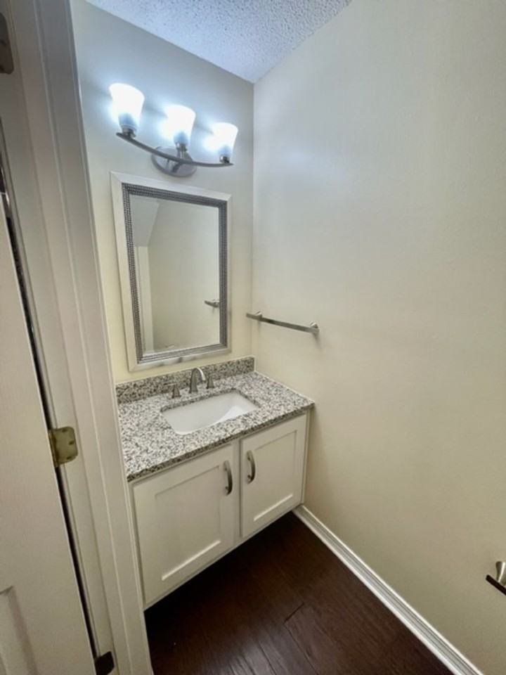 Walton Ct Ne - Photo 4 of 39