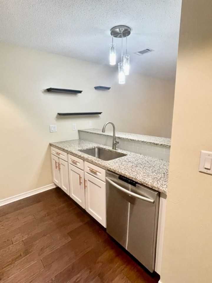 Walton Ct Ne - Photo 7 of 39