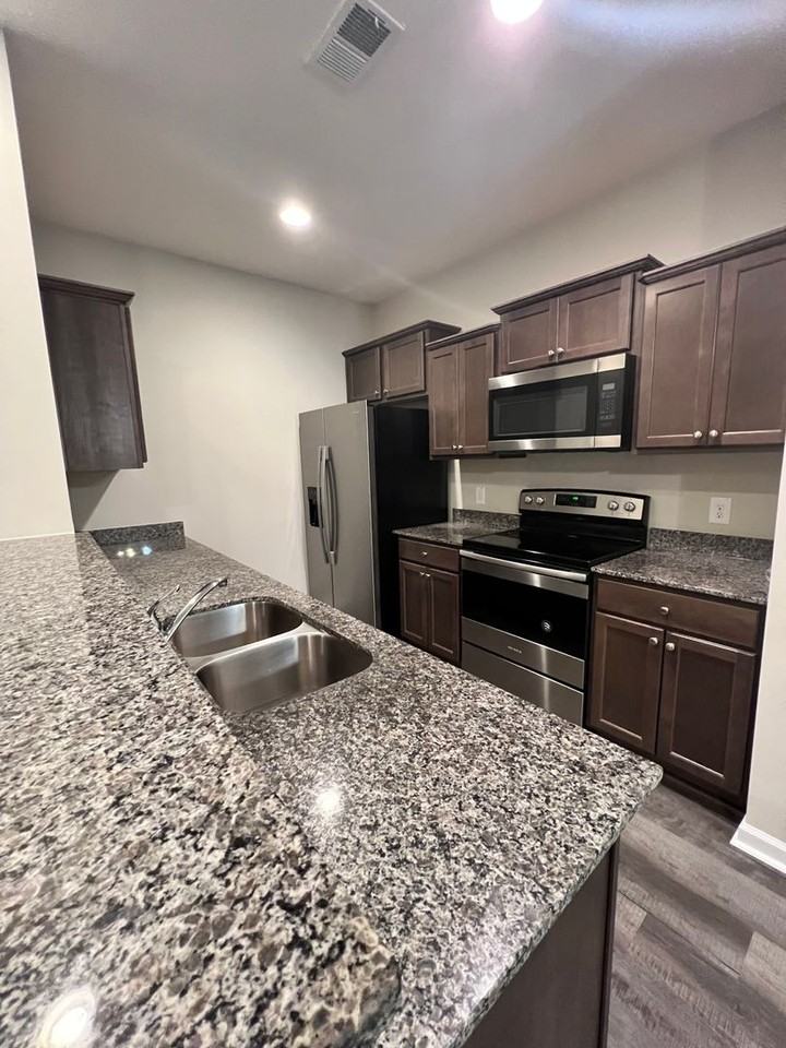 218 Buchanan Cir - Photo 5 of 18