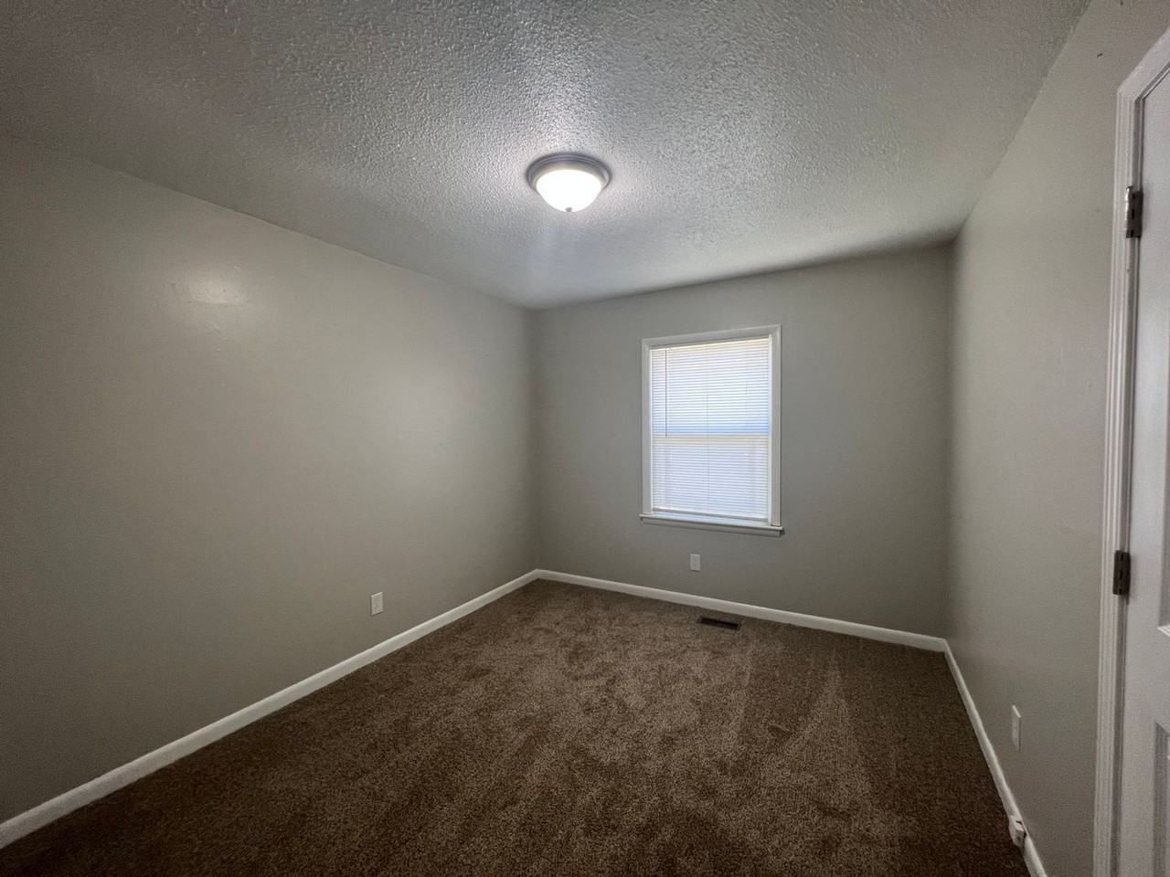 890 Bedrock Dr - Photo 6 of 17