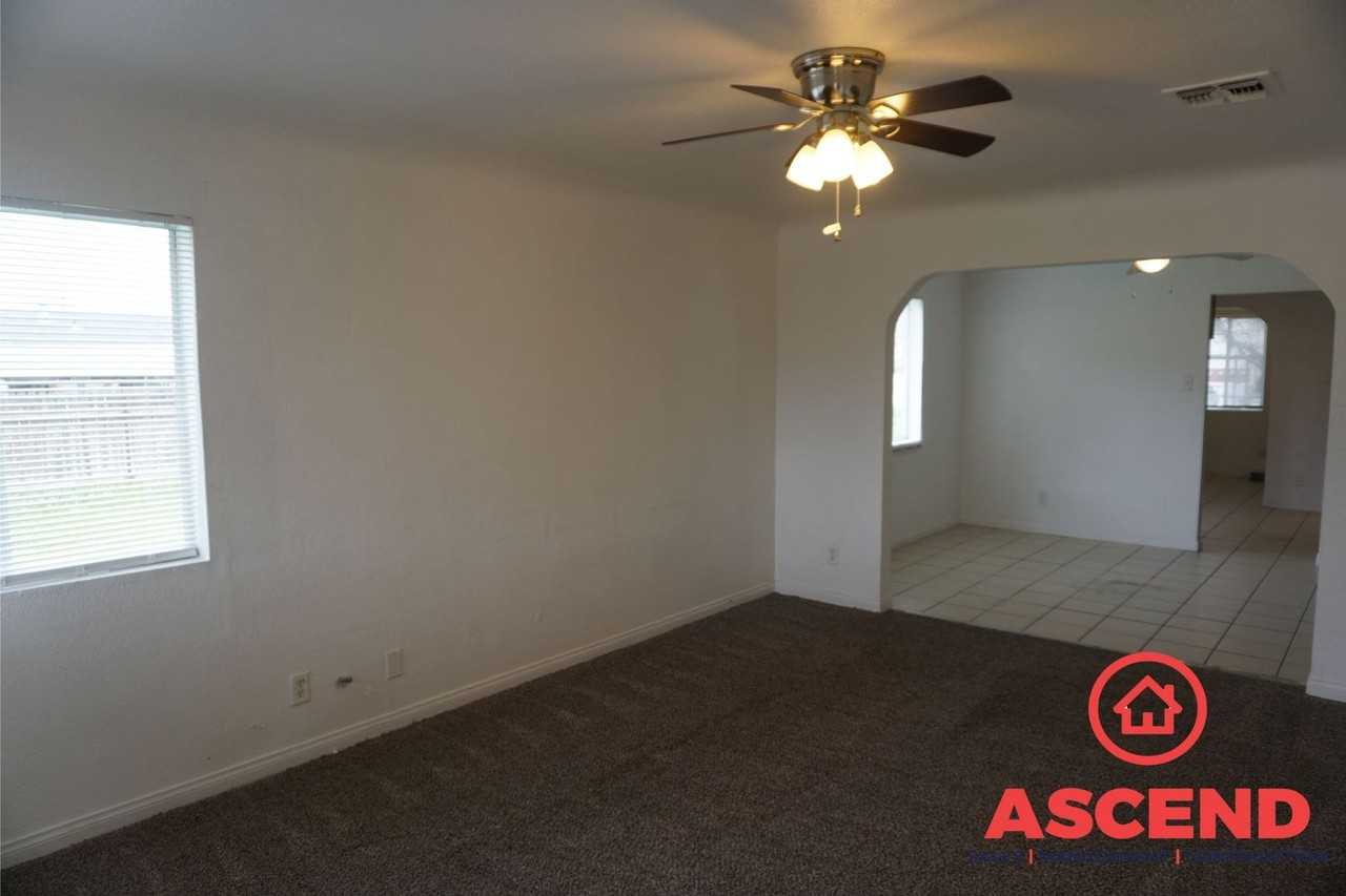 11 Northrup St - Photo 3 of 12