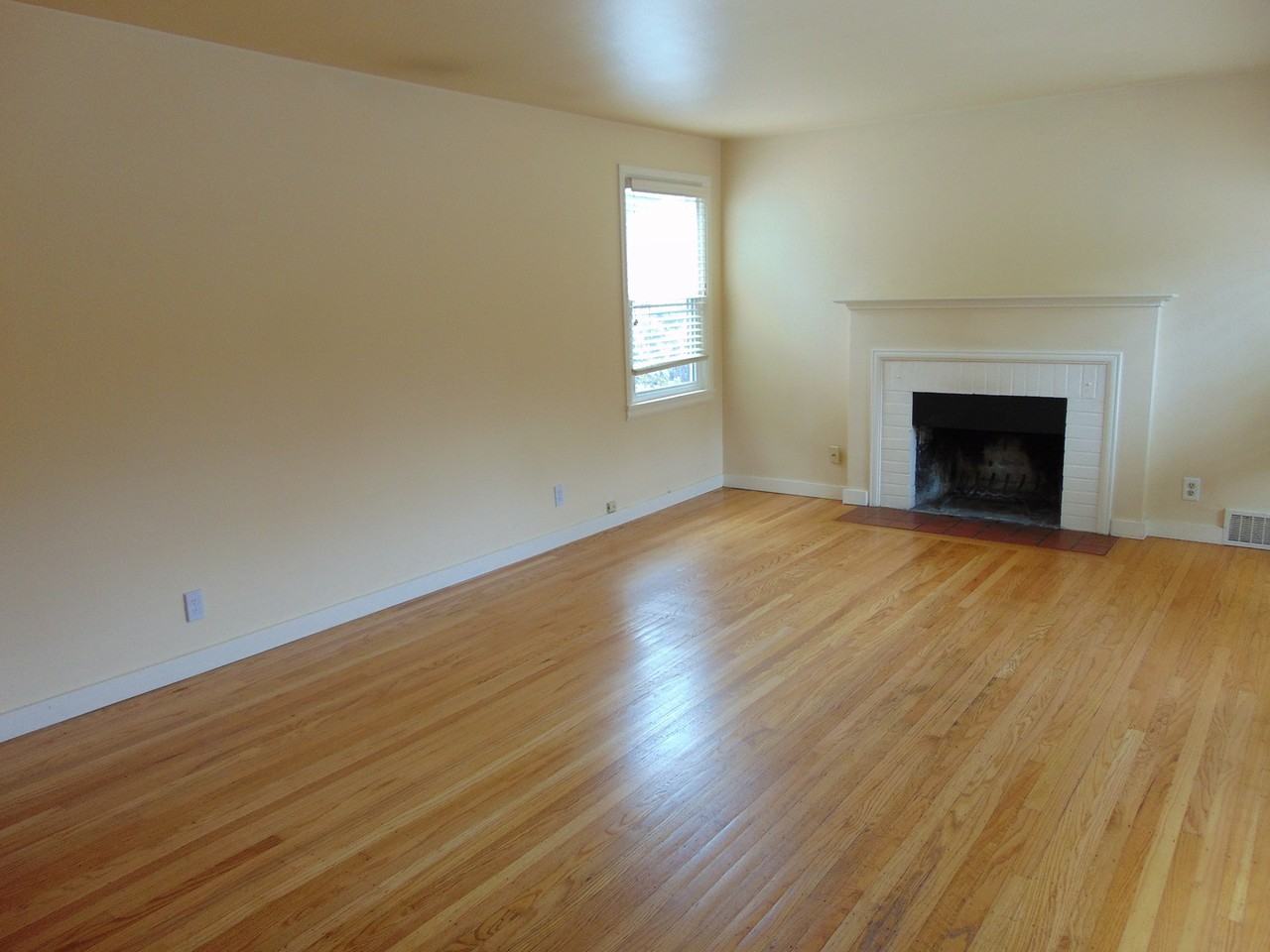 7548 44th Ave Ne - Photo 3 of 26