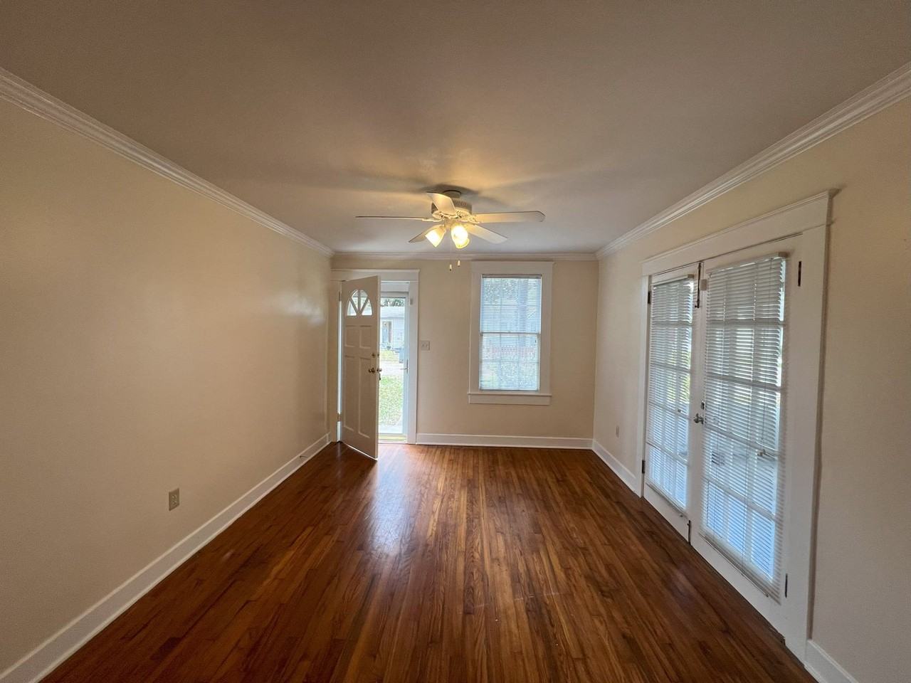 843 Ingleside Dr - Photo 2 of 16