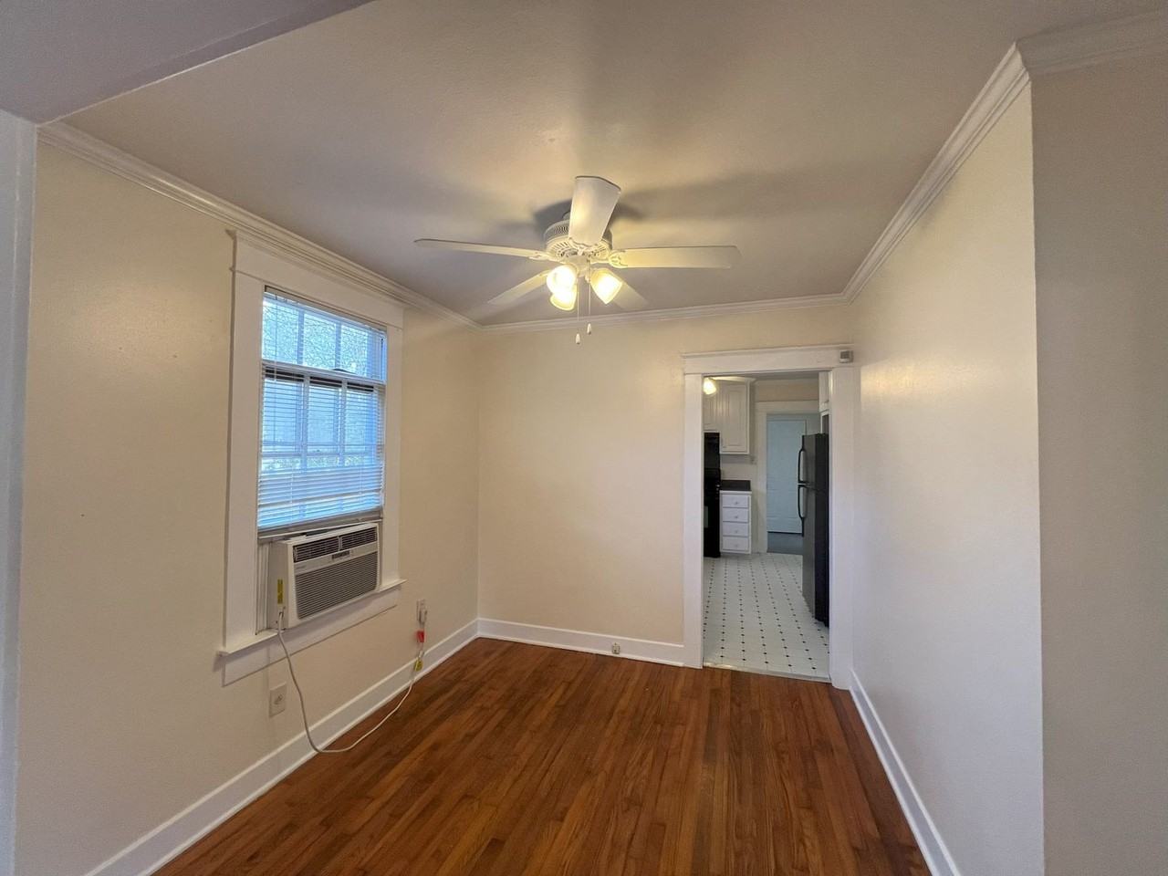 843 Ingleside Dr - Photo 5 of 16