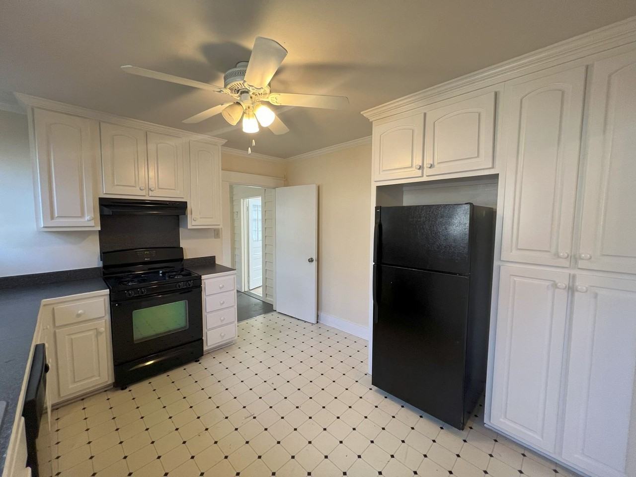 843 Ingleside Dr - Photo 7 of 16