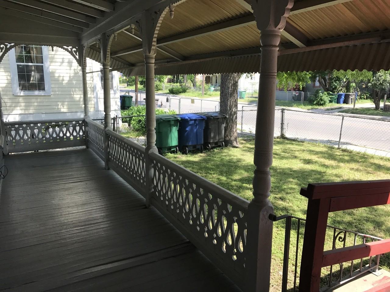 803 Montana St - Photo 2 of 23