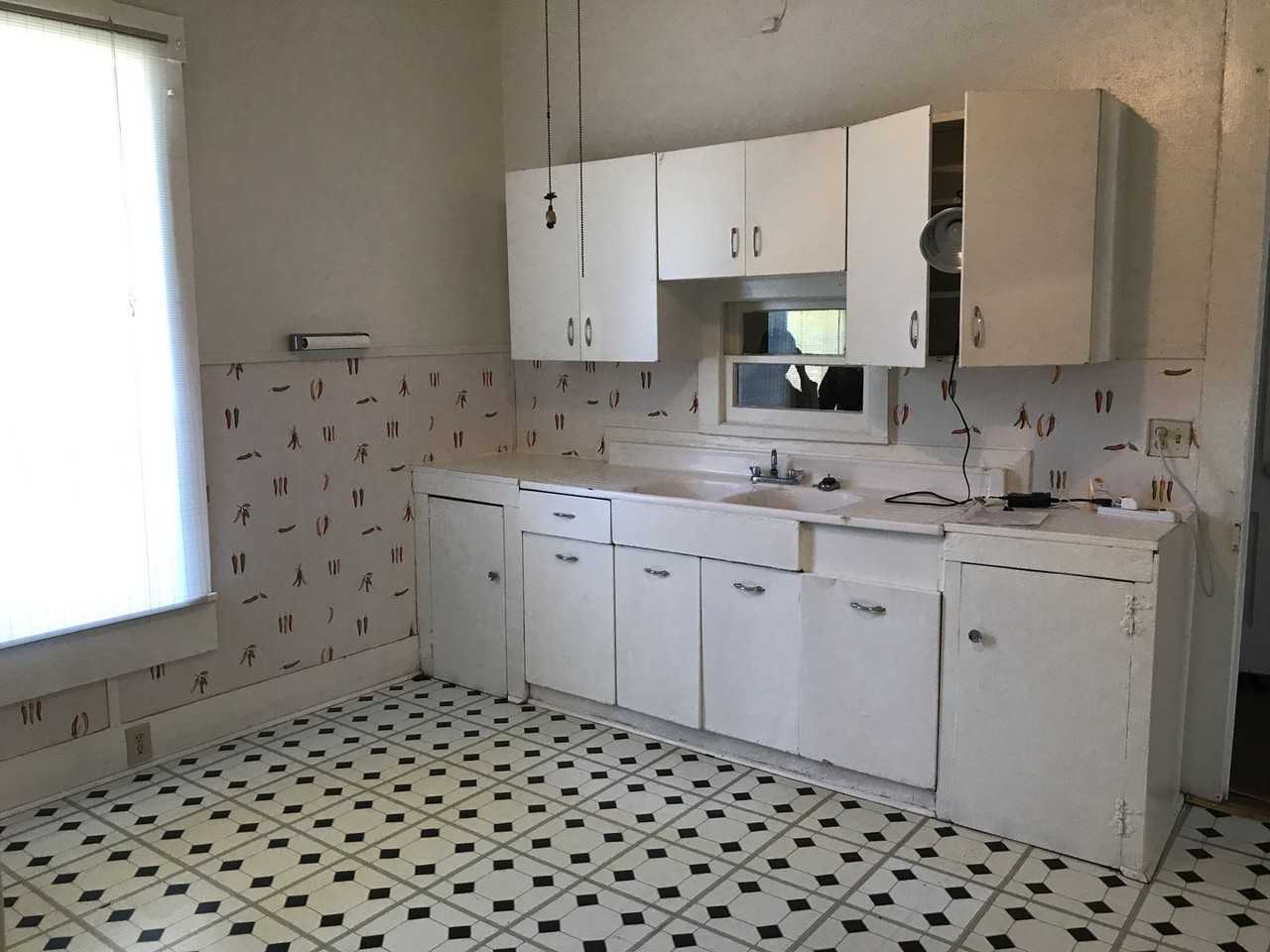 803 Montana St - Photo 6 of 23