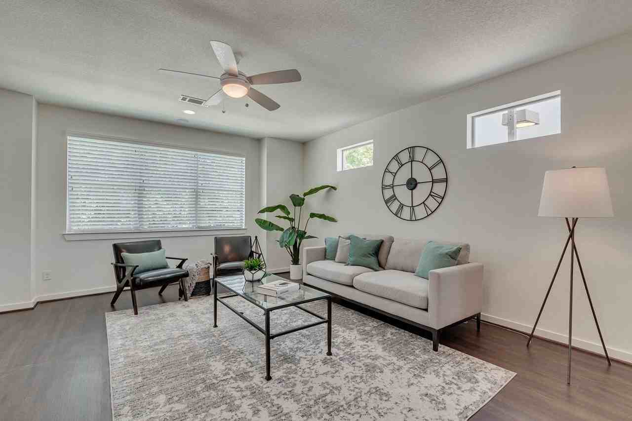 3117 Greene Ave - Photo 4 of 28