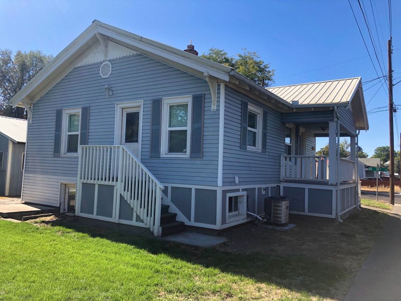 1904 Southeast Byers Place - Photo 3 of 31