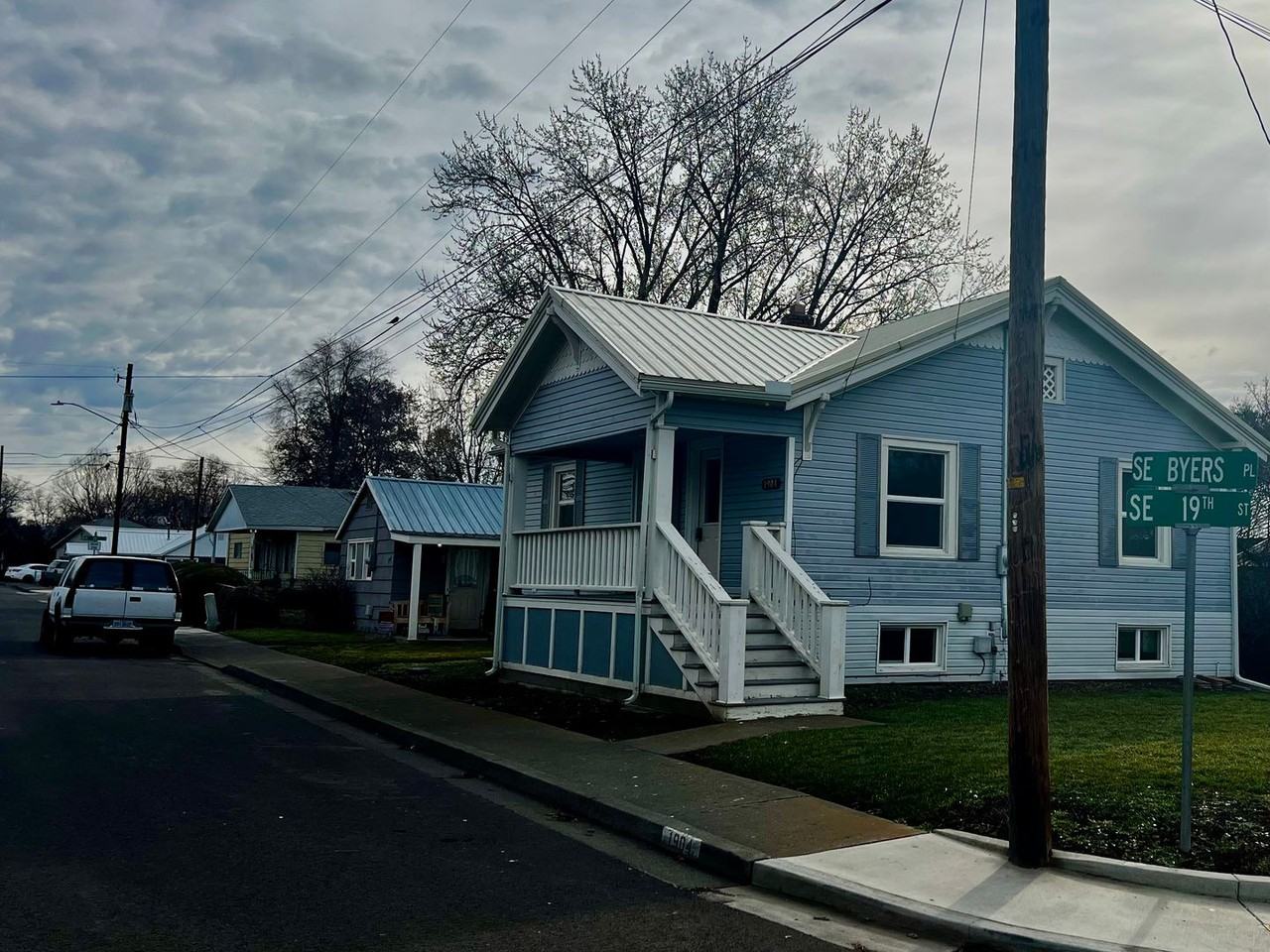 1904 Southeast Byers Place - Photo 2 of 31
