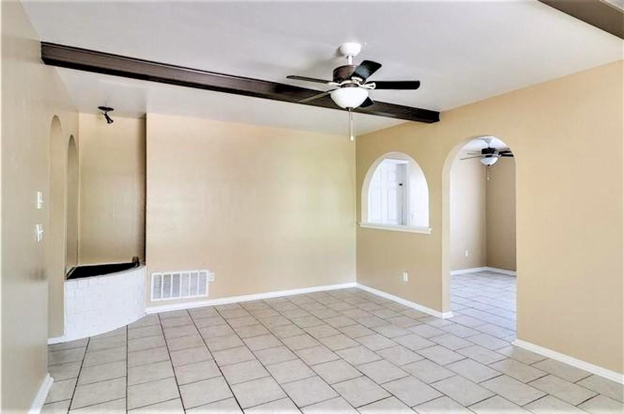 809 Meadowgreen Dr - Photo 3 of 17