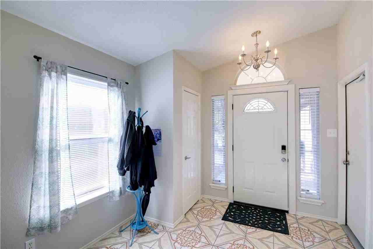 1913 Golden Sunrise Ln - Photo 6 of 19