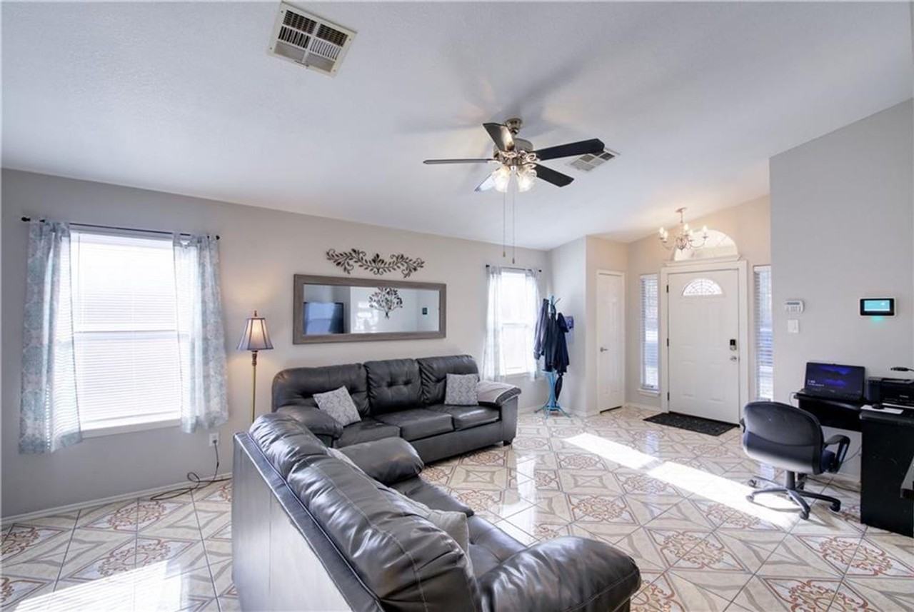 1913 Golden Sunrise Ln - Photo 7 of 19