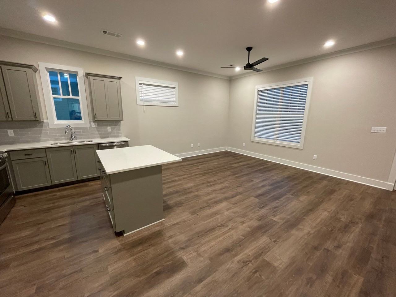 1404 Pleasant Dr - Photo 3 of 23