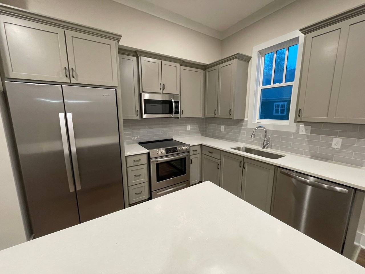 1404 Pleasant Dr - Photo 4 of 23