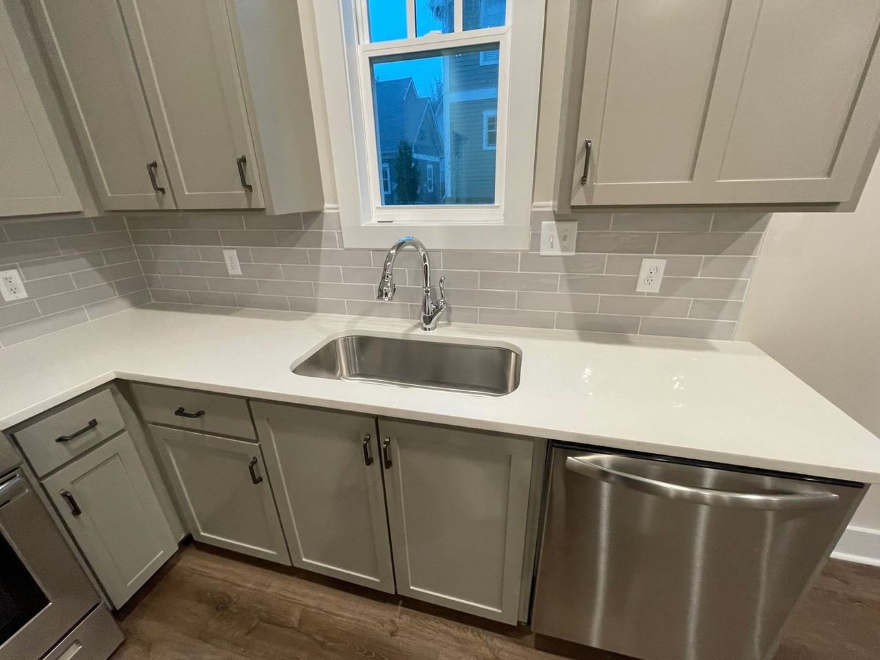 1404 Pleasant Dr - Photo 5 of 23