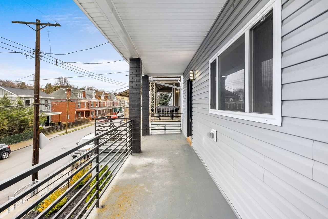 403 Grace St - Photo 3 of 32