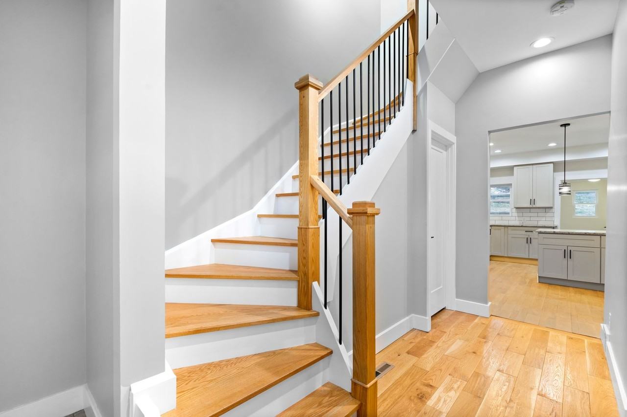 403 Grace St - Photo 4 of 32