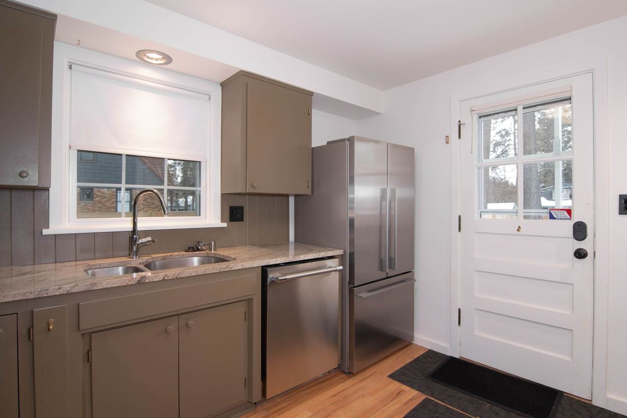 3012 S Manito Blvd - Photo 3 of 21