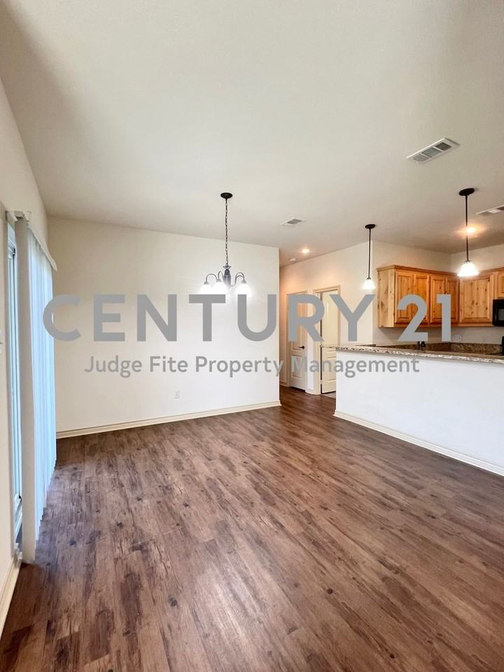 214 Lasso Ct - Photo 3 of 11