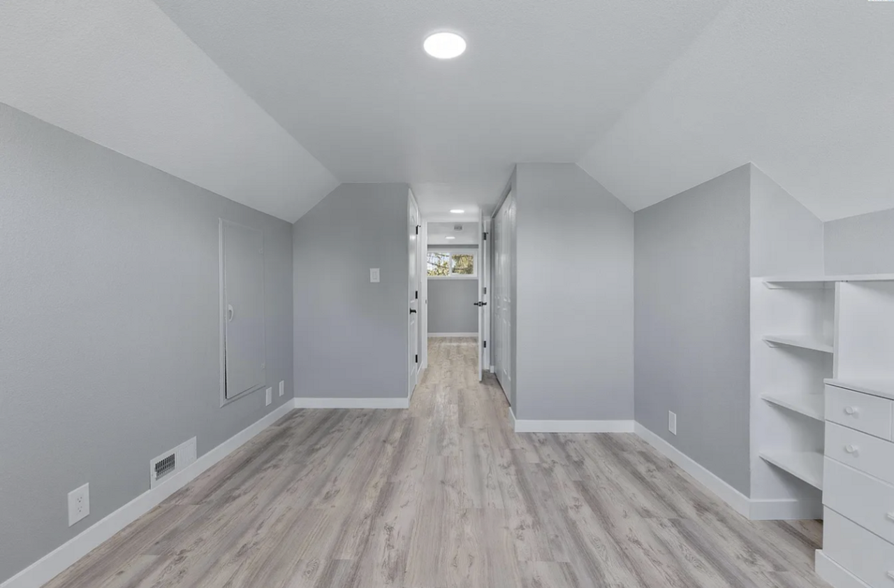 1031 Birch Ave - Photo 2 of 15