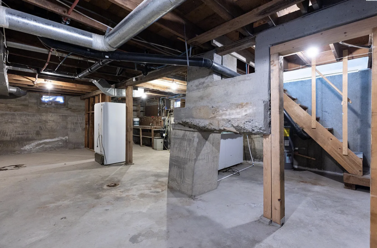 1031 Birch Ave - Photo 3 of 15