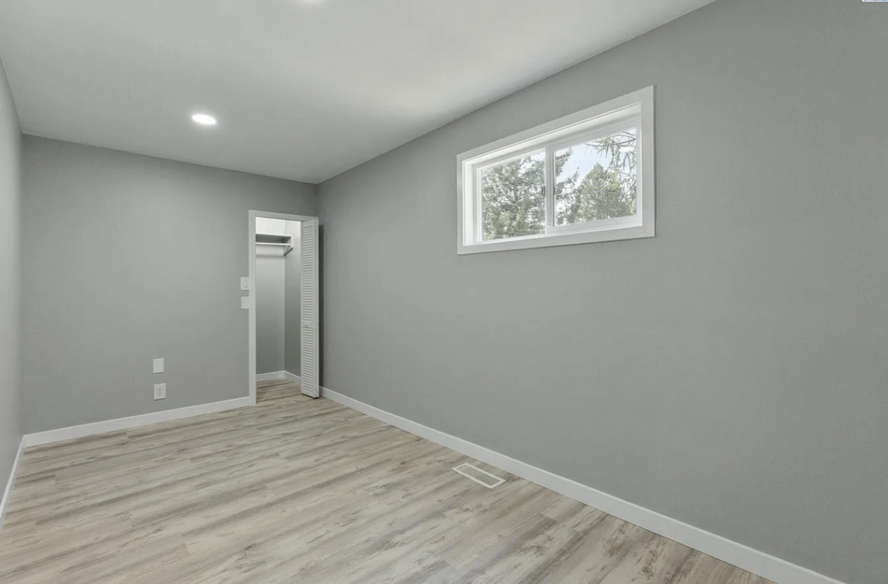 1031 Birch Ave - Photo 4 of 15