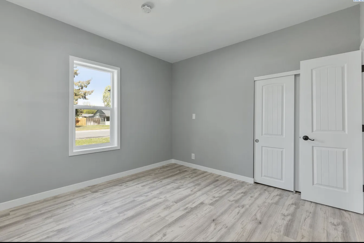 1031 Birch Ave - Photo 5 of 15