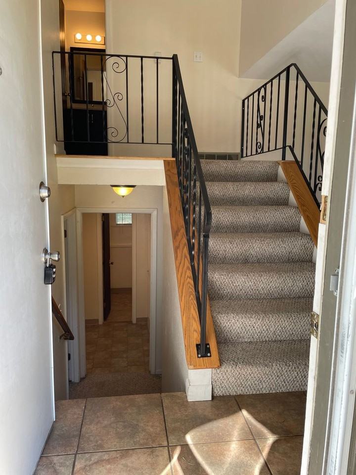 2512 Timber Ct - Photo 2 of 50