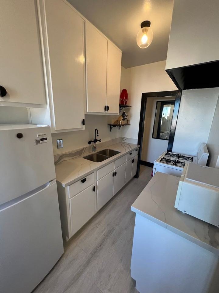 315 W 3rd St #511 - Photo 2 of 10