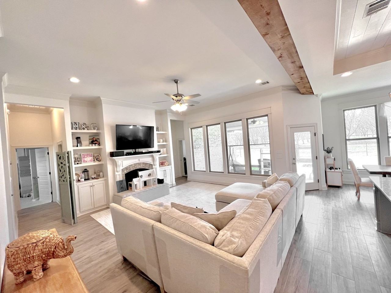 199 Jamestowne Blvd - Photo 3 of 42