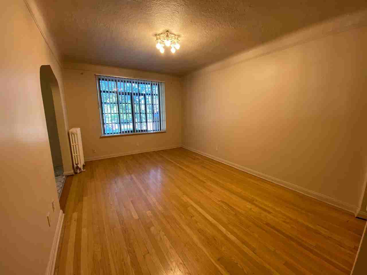 322 N State - Photo 2 of 9