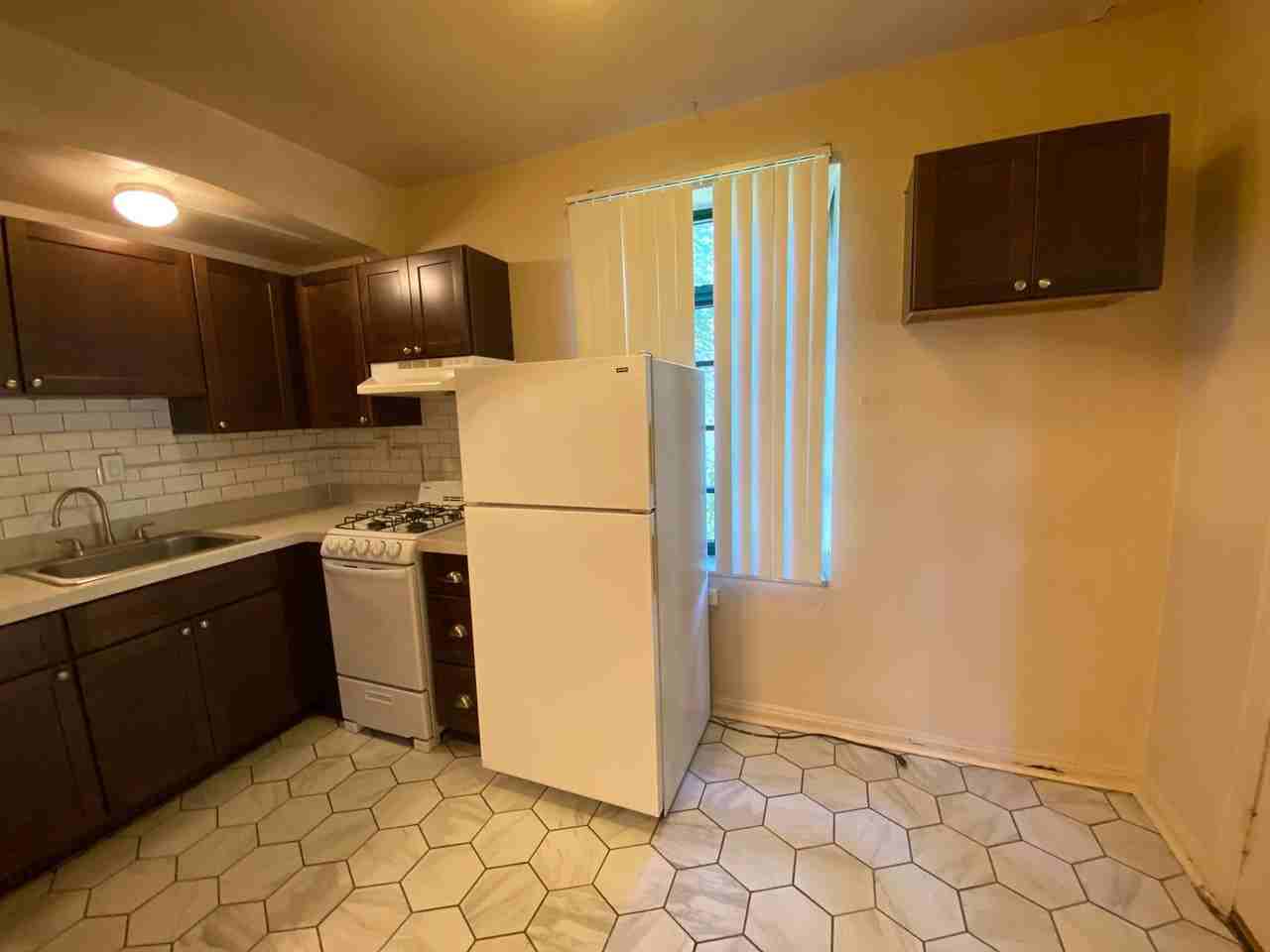 322 N State - Photo 3 of 9