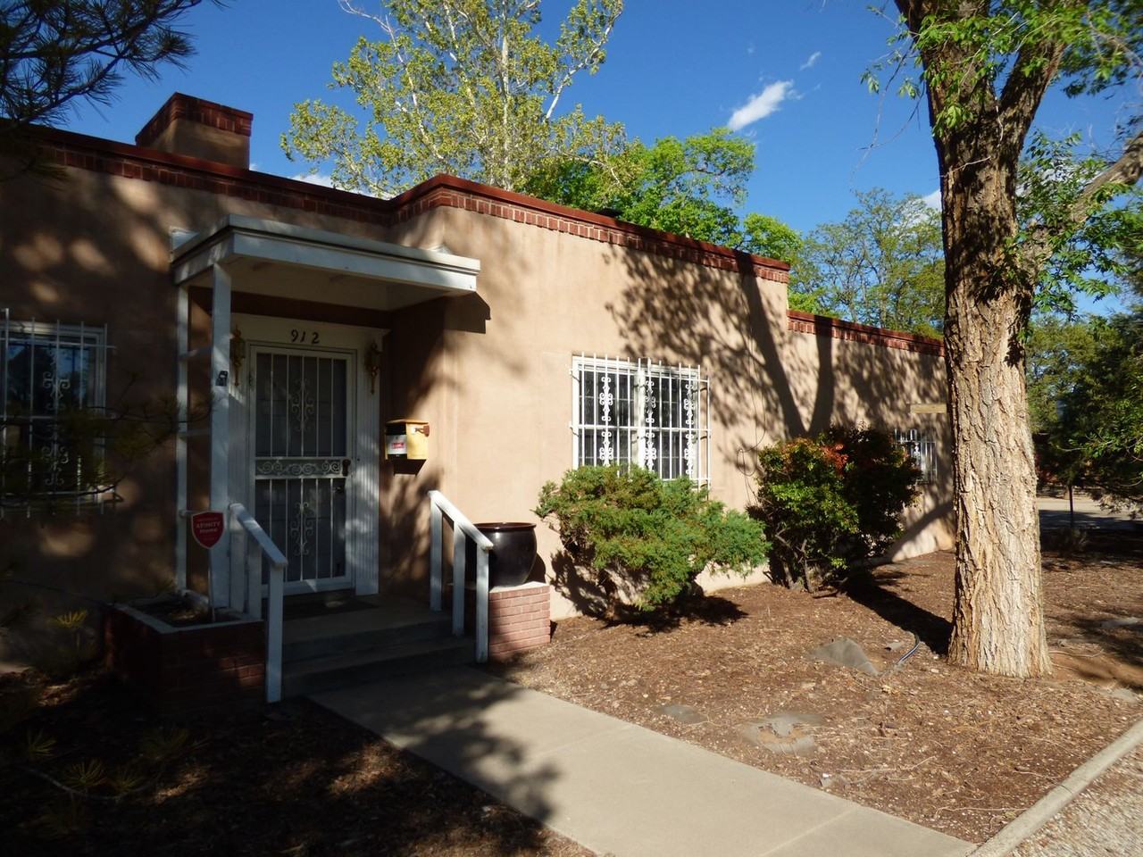 912 Grandview Dr Se - Photo 3 of 35