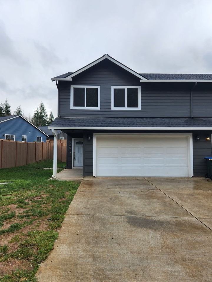 205 Oak St - Photo 2 of 18