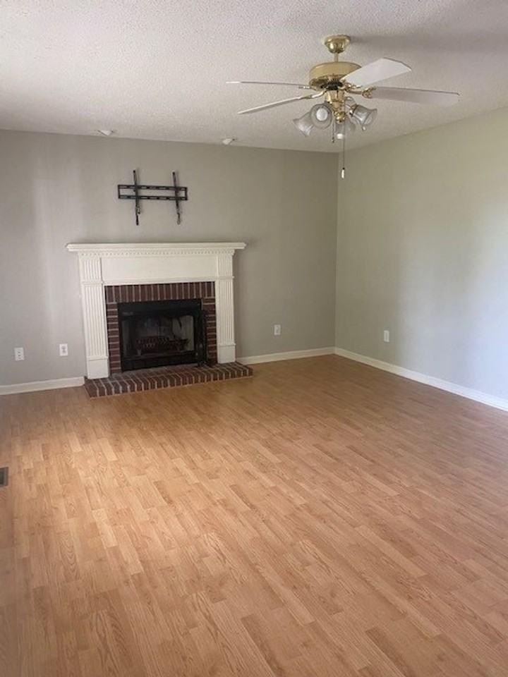 105 Labonte Dr - Photo 2 of 20