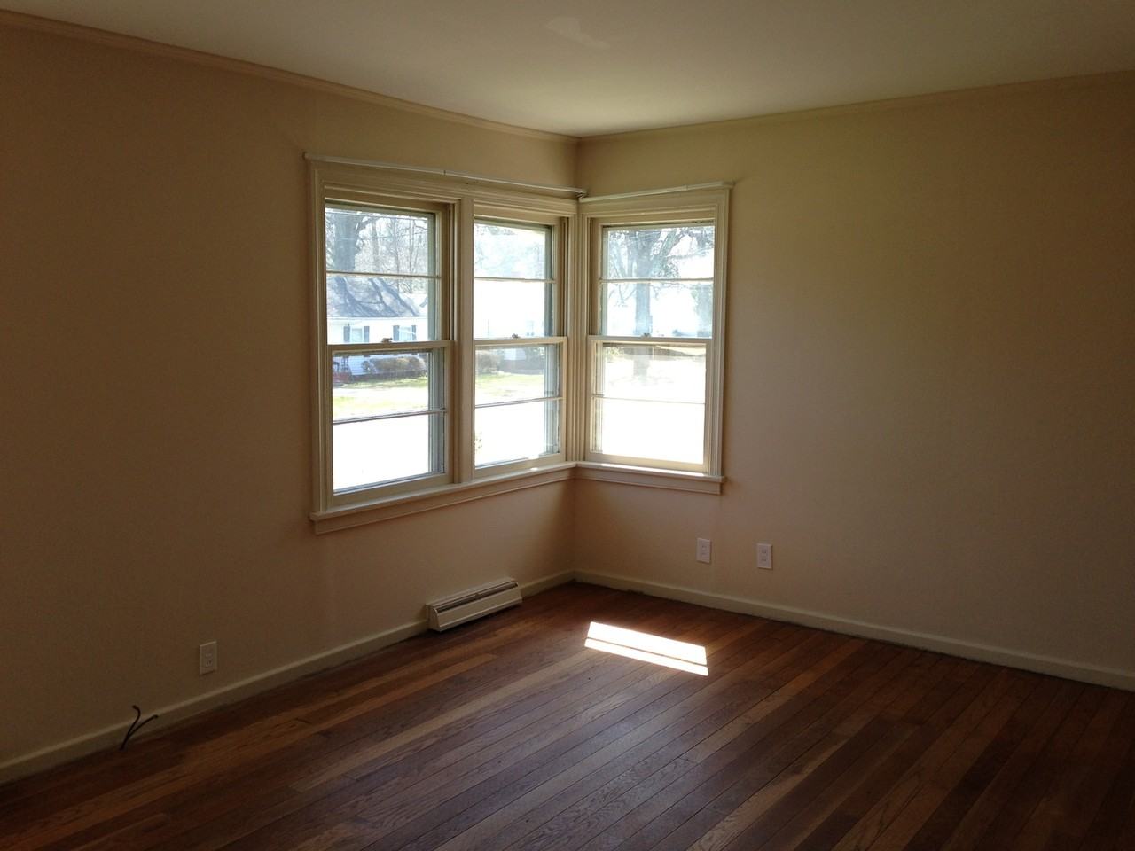 1102 Neal St - Photo 3 of 6