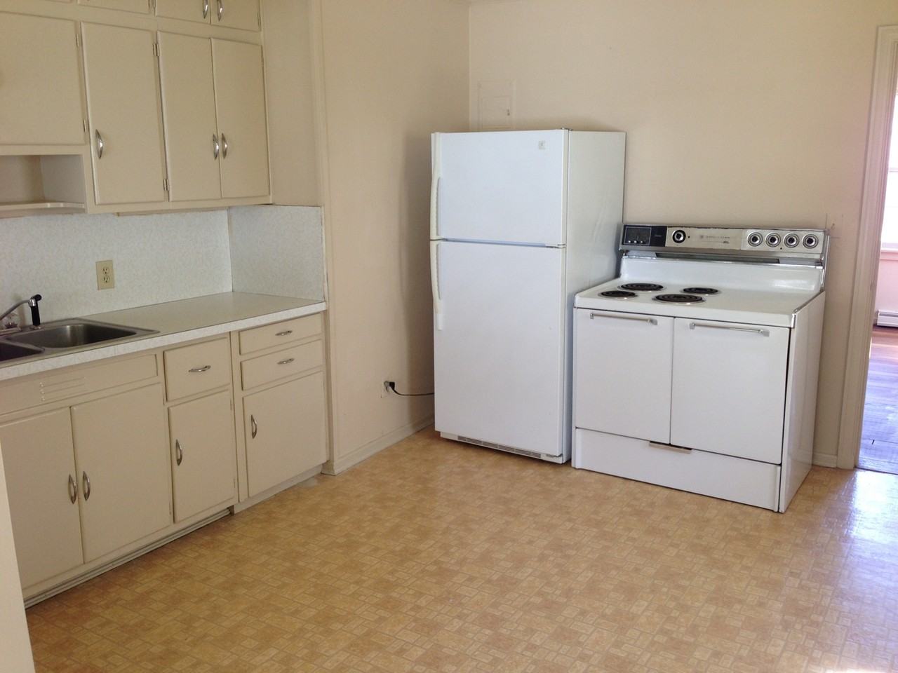 1102 Neal St - Photo 5 of 6