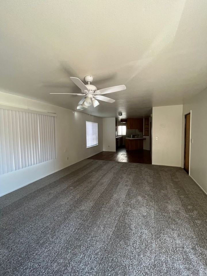 1054 - Photo 3 of 12